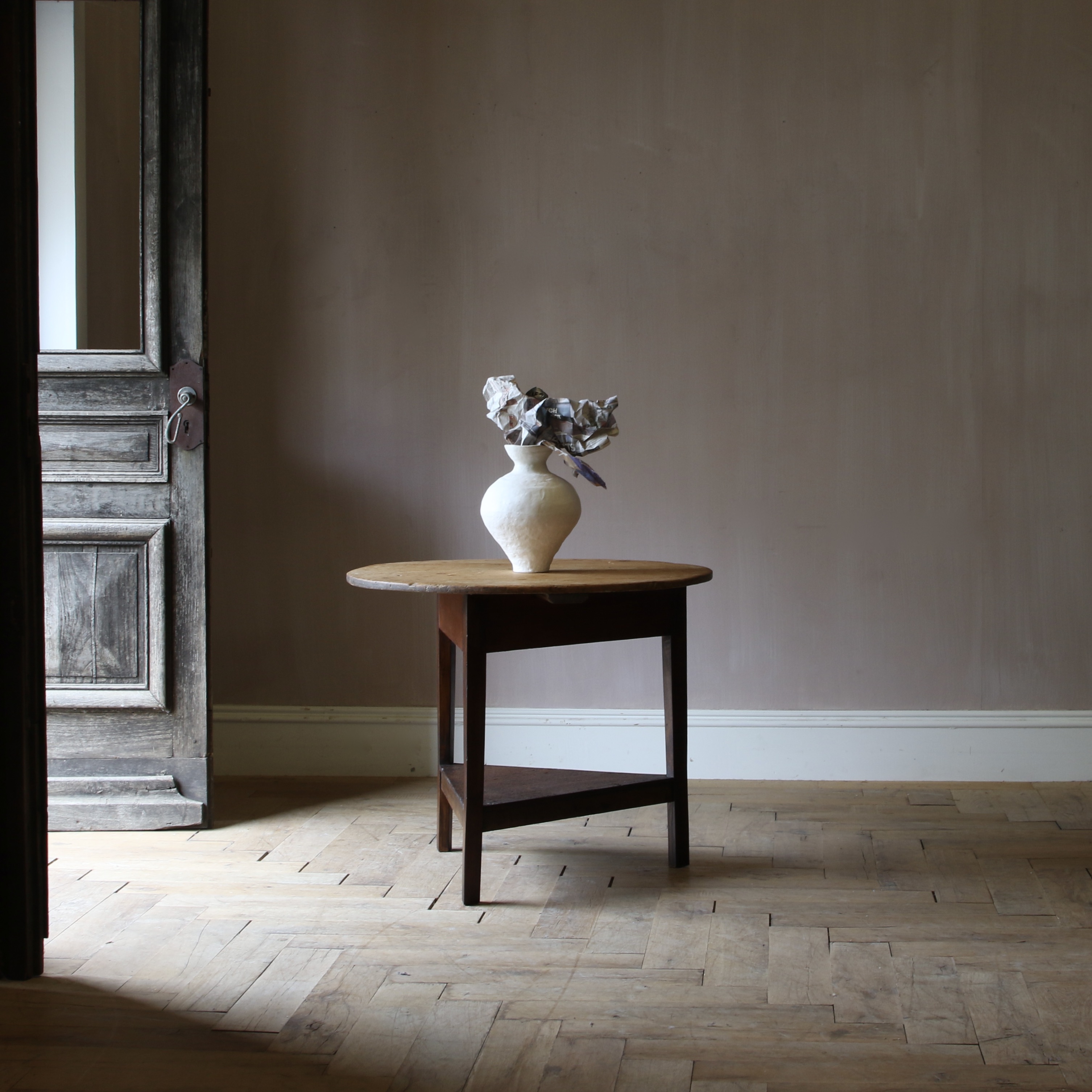 151-18 - Cricket Table